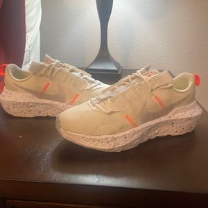 Nike crater impact “summit white”